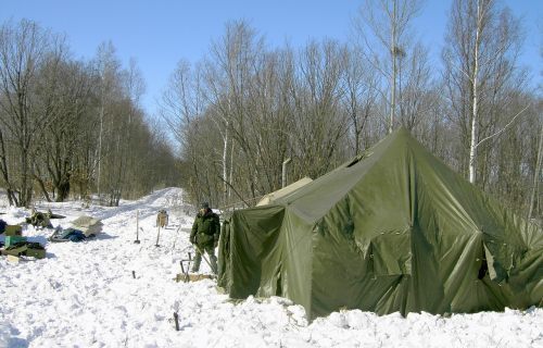 Военный палаточный лагерь